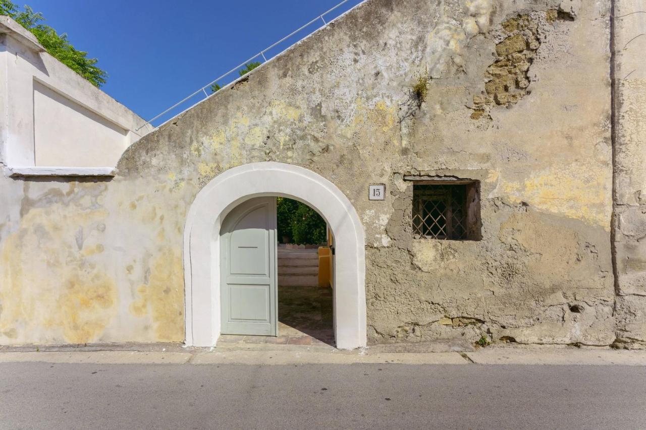 Palazzo Attila - Gioia Apartments Прочида Экстерьер фото