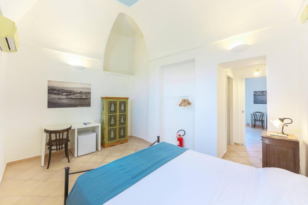 Palazzo Attila - Gioia Apartments Прочида Экстерьер фото